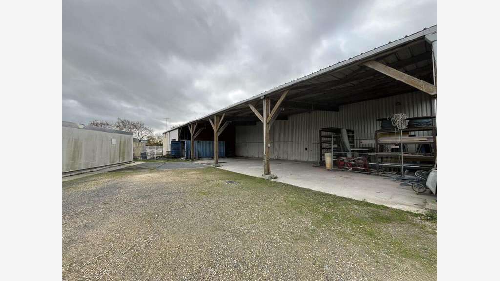 À louer – Local d'activités de 524 m² à Manne