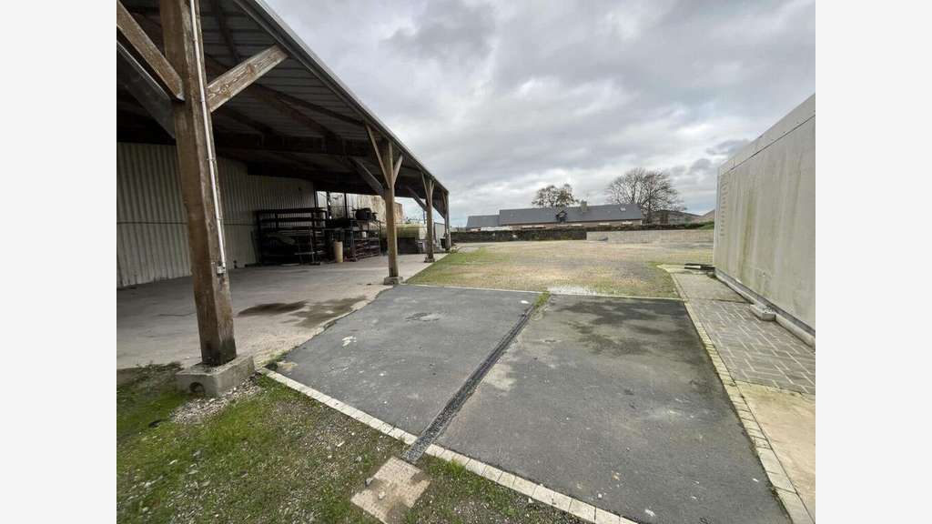 À louer – Local d'activités de 524 m² à Manne