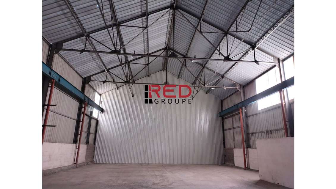 A louer entrepôt 3749m² à l'entrée de Manosque A51