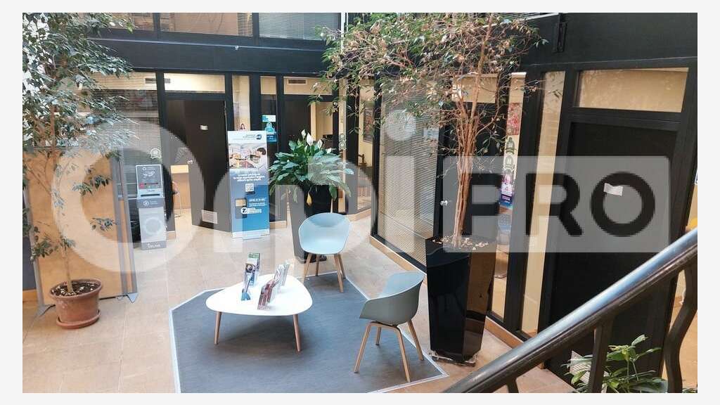 MANOSQUE - LOCAL PROFESSIONNEL à louer