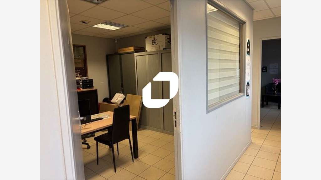 A louer Local d'activité 258m² Mantes la jolie