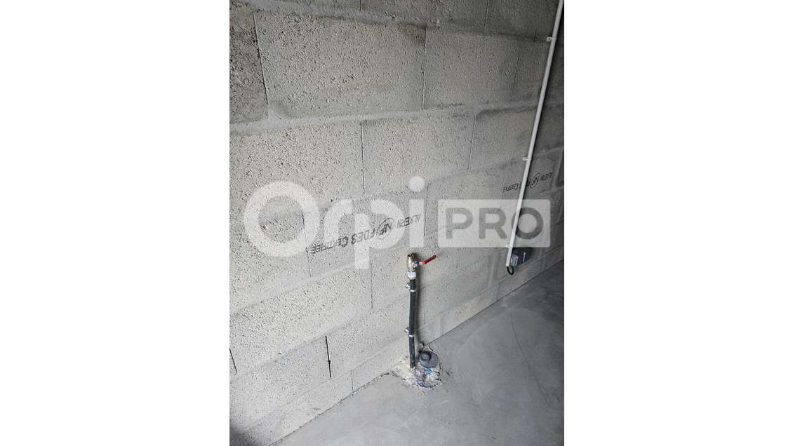 Entrepôt neuf 94m² à louer à Marcheprime 