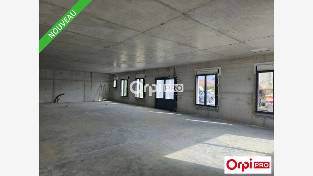 Local d'activité 728m² à louer à Marches