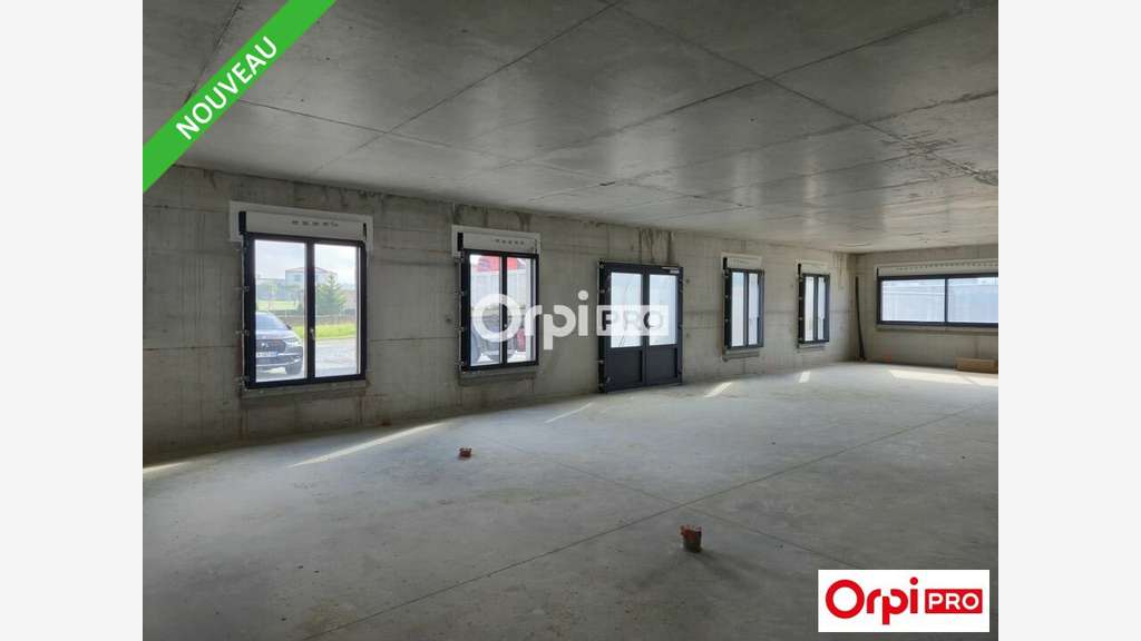 Local d'activité 728m² à louer à Marches