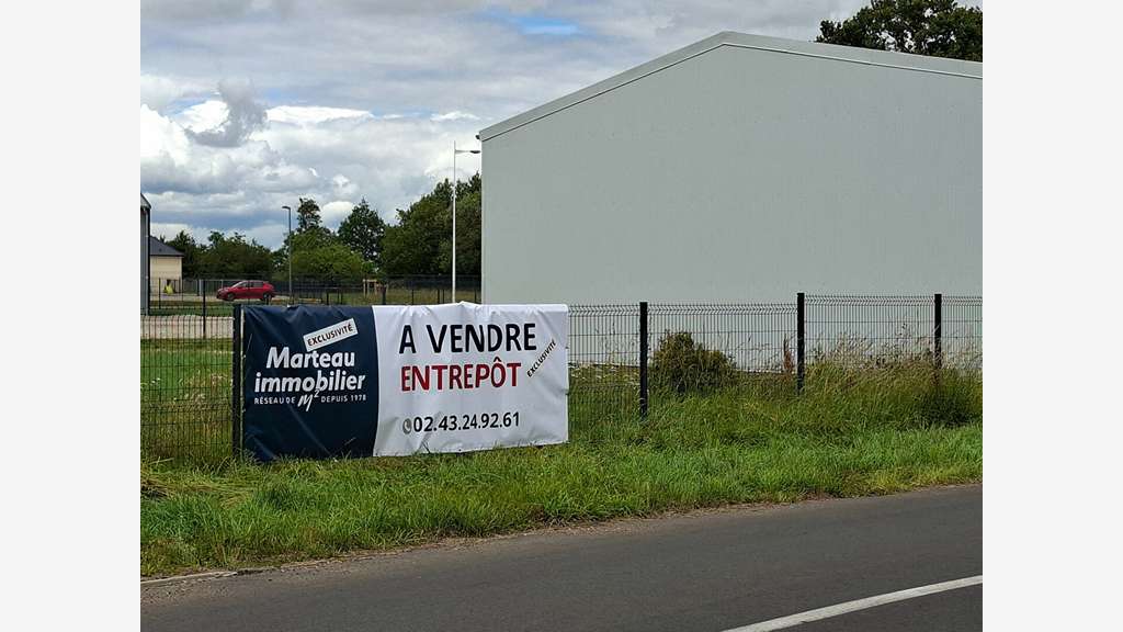 A louer entrepôt neuf récent 90m² à Maresché (72)