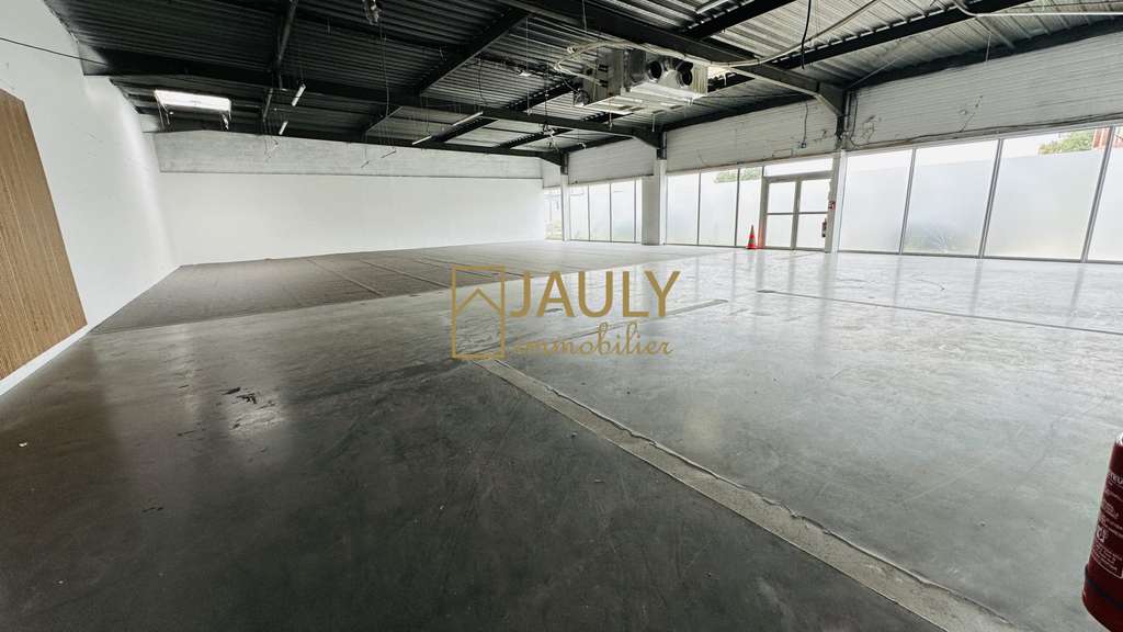 A louer local commercial 800m² à Mareuil-lès-Meaux