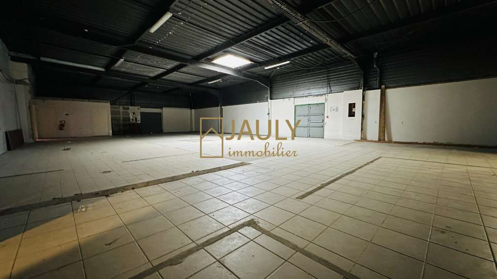 A louer local commercial 800m² à Mareuil-lès-Meaux