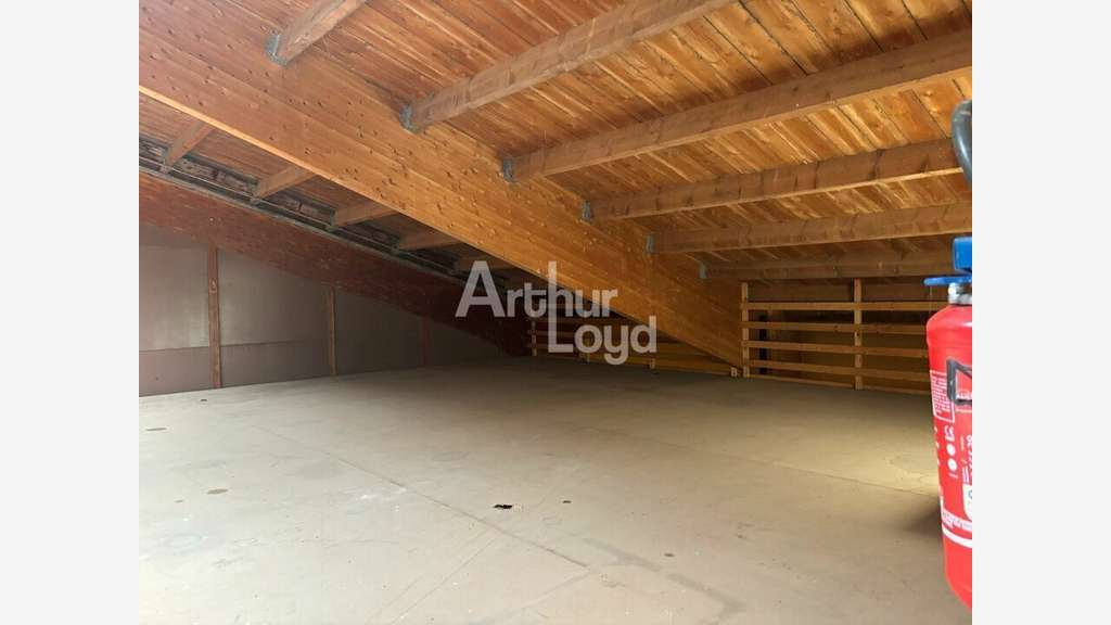 Local 1300m² à louer à Mareuil-sur-Lay-Dissais