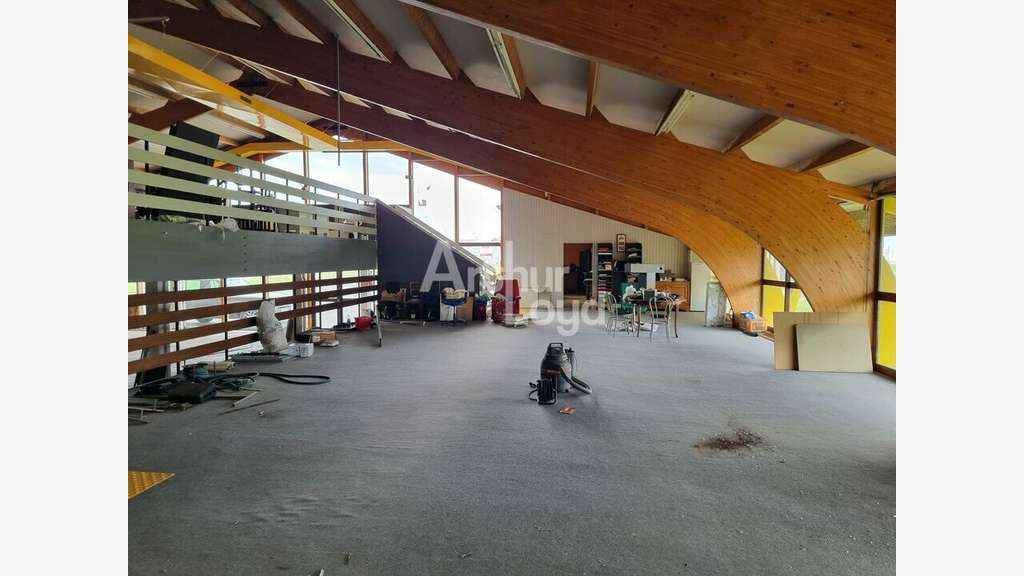 Local 1300m² à louer à Mareuil-sur-Lay-Dissais