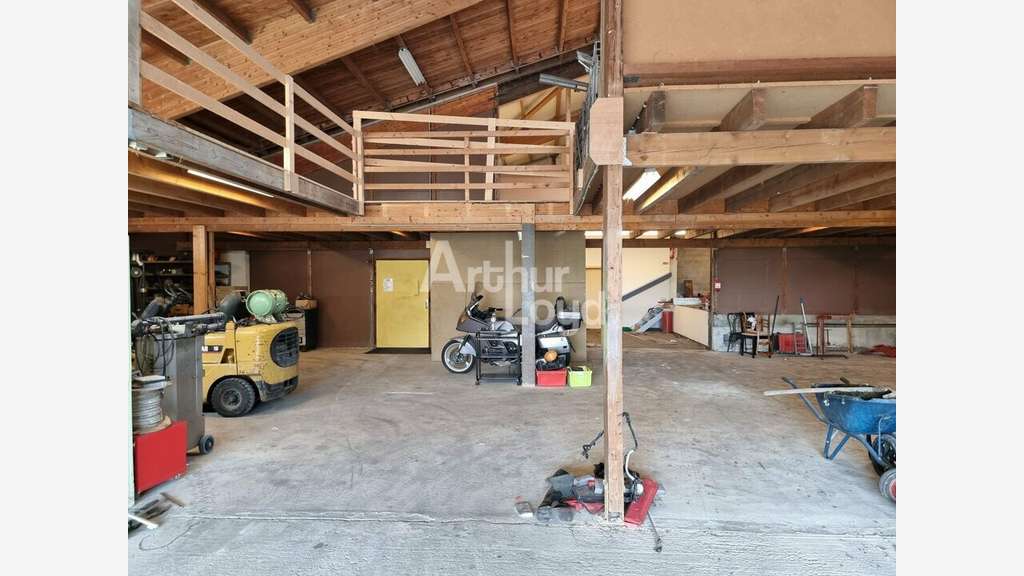 Local 1300m² à louer à Mareuil-sur-Lay-Dissais