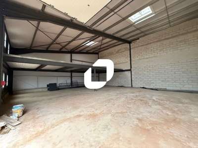 Location Locaux d'activités - Entrepôts à Marines