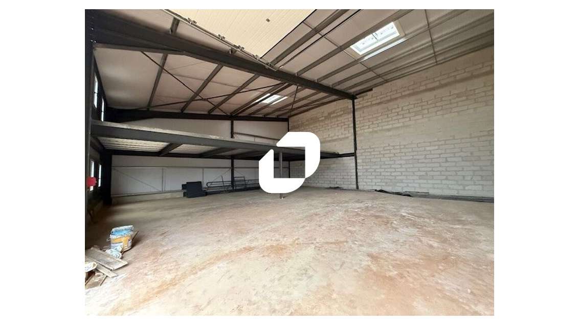 A louer Local d'activité 304m² Marines