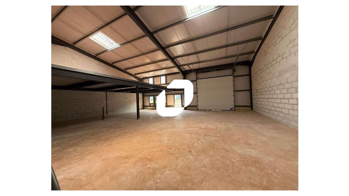 A louer Local d'activité 304m² Marines