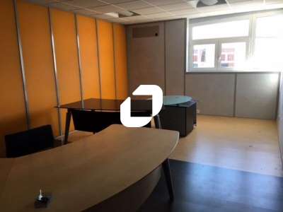 Location Locaux d'activités - Entrepôts à Marines