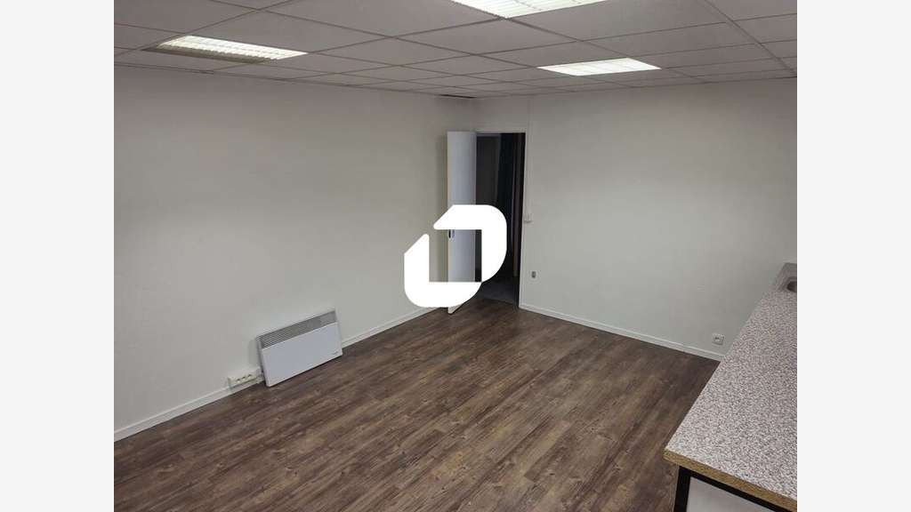A louer Local d'activité 175m² Marines