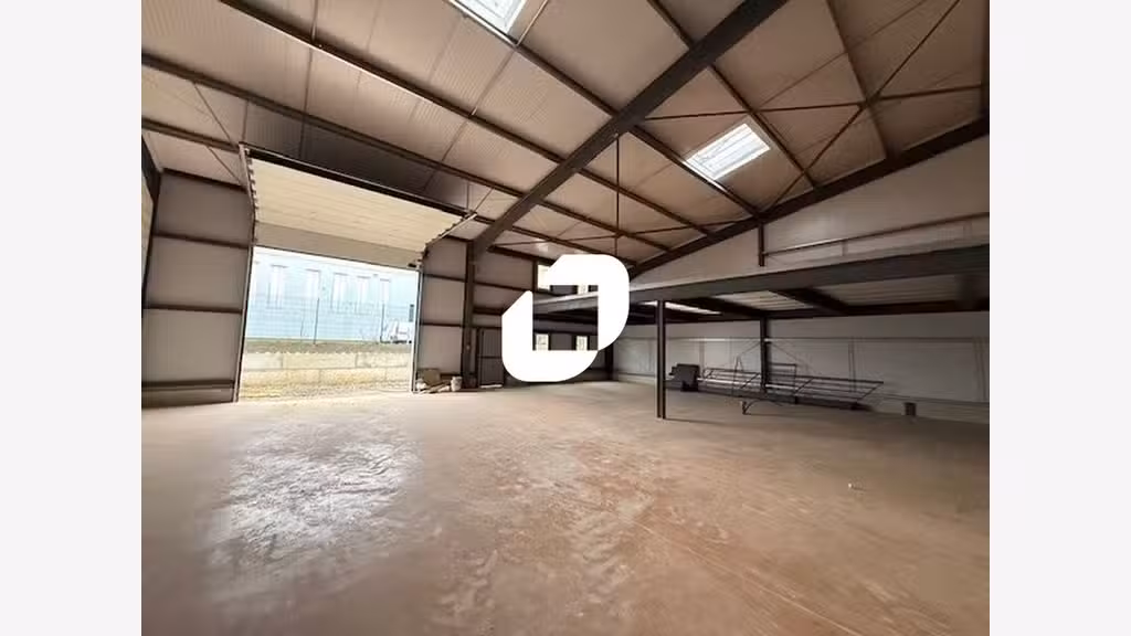 A louer Local d'activité 1216m² Marines