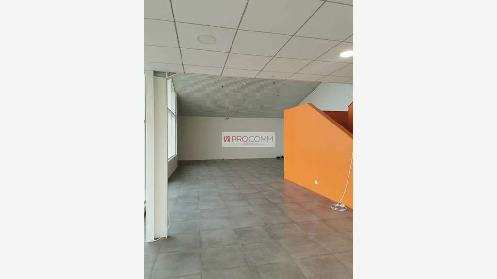 Local d'activité-bureau 1200m² à louer à Marly
