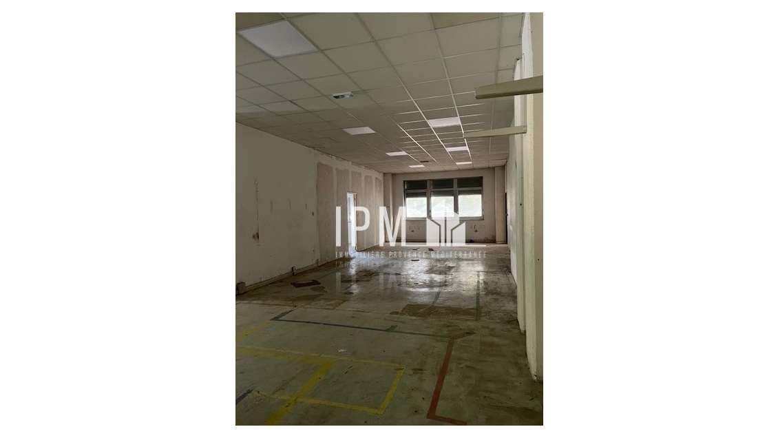 Local à louer 510m² Marseille 10e Capelette