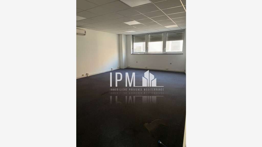 Local à louer 510m² Marseille 10e Capelette