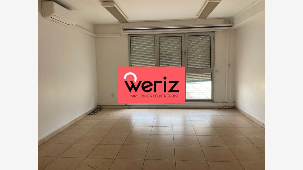 A louer entrepôt 3209m² à Marseille 11e 