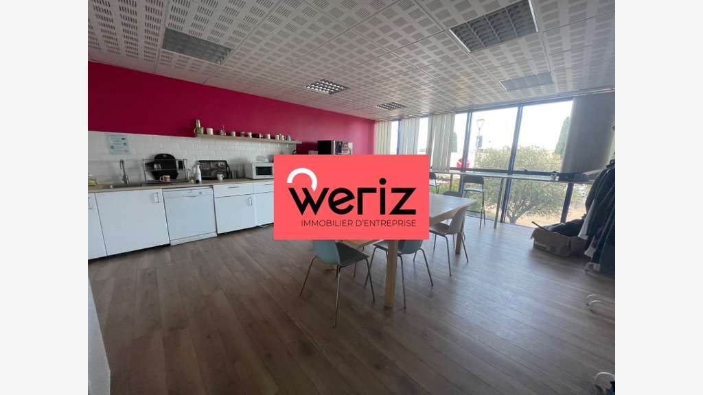 A louer entrepôt 3209m² à Marseille 11e 