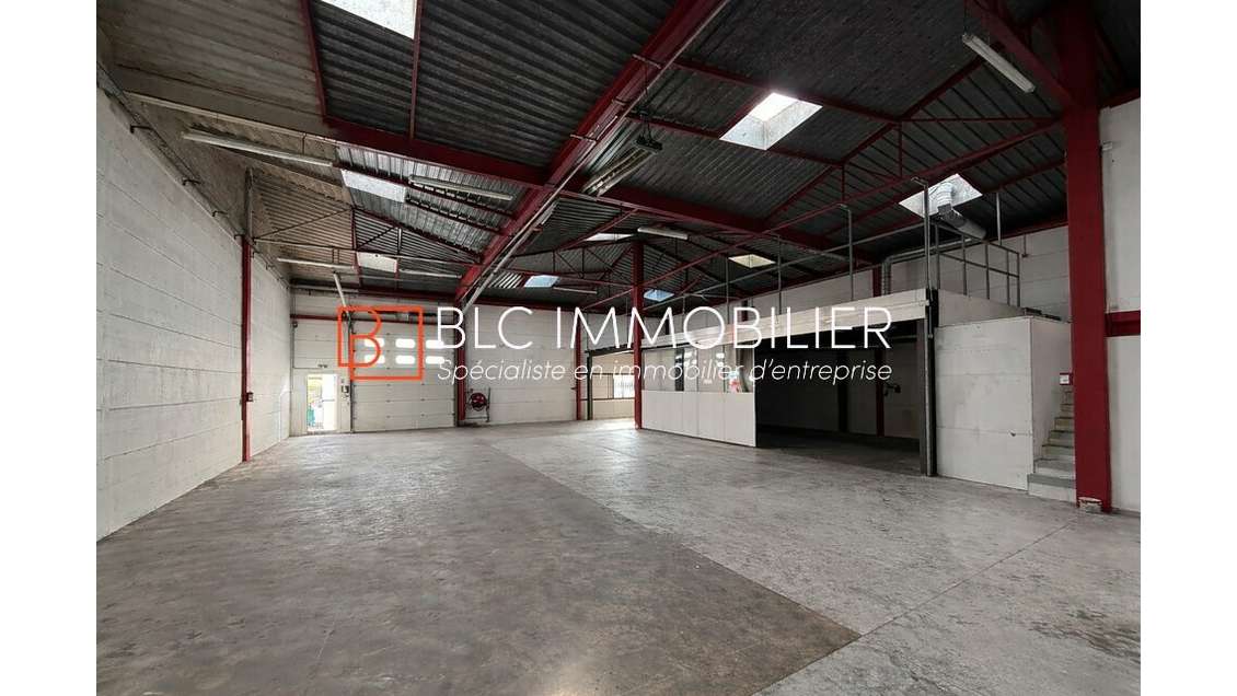 Local 750m² à louer à Marseille 11e La Pomme