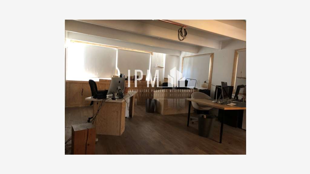 Local d'activités 1392m² à louer à Marseille 11e 