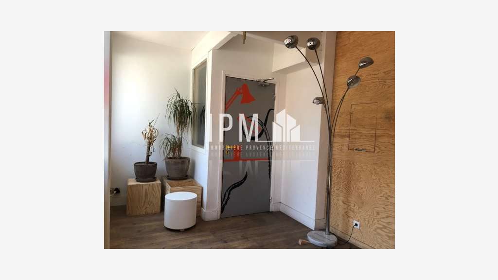 Local d'activités 1392m² à louer à Marseille 11e 