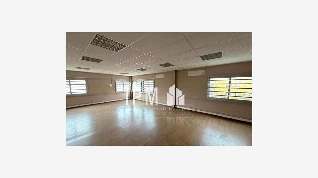 Location local d'activités 756m² Marseille 13011