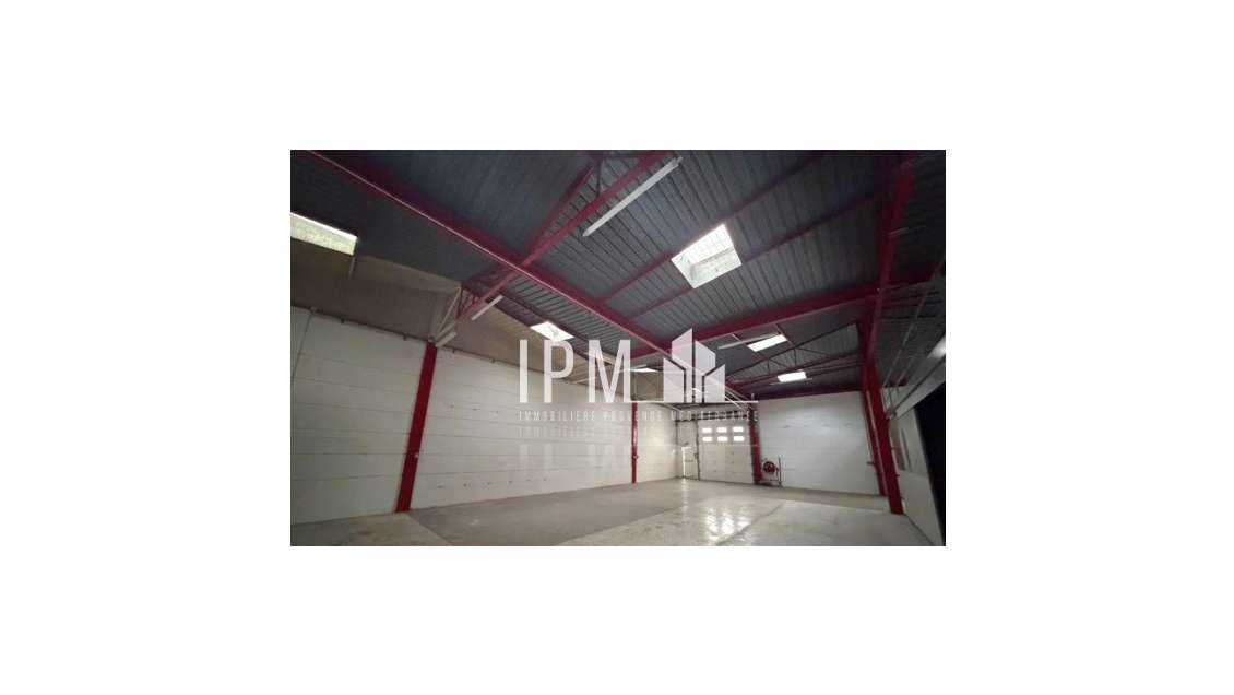 Local d'activités 756m² à louer Marseille 11e A50