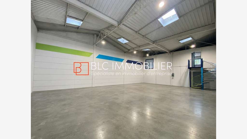 Local d'activité à louer 695m² à Marseille 11e