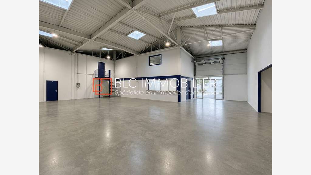 Local d'activité à louer 695m² à Marseille 11e