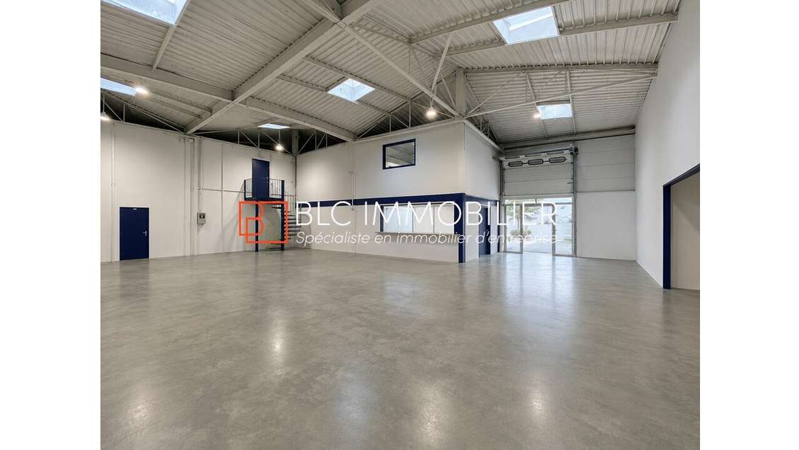 Local d'activité à louer 695m² à Marseille 11e