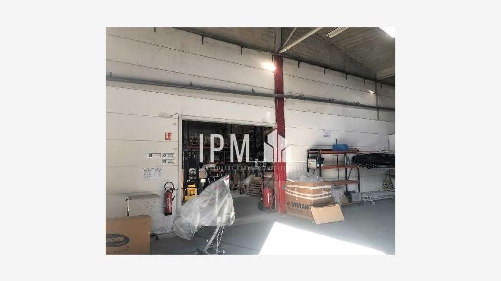 Location local d'activités 1210m² Marseille 13011