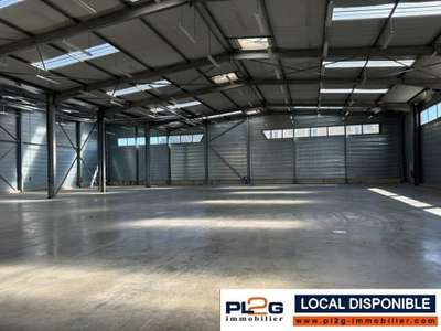 A louer local d'activité 1750m² prox Salon-de-Pce