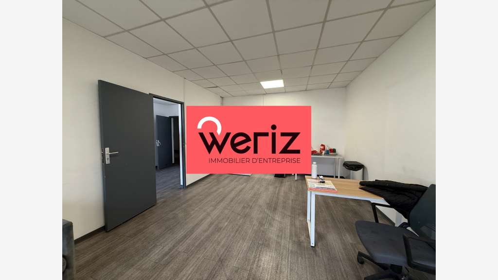 A louer local 850m² avec bureaux à Marseille 14e