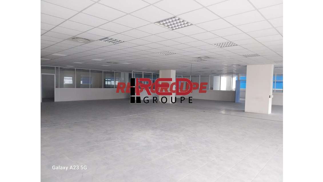 A louer locaux type atelier ou bureau Marseille 14