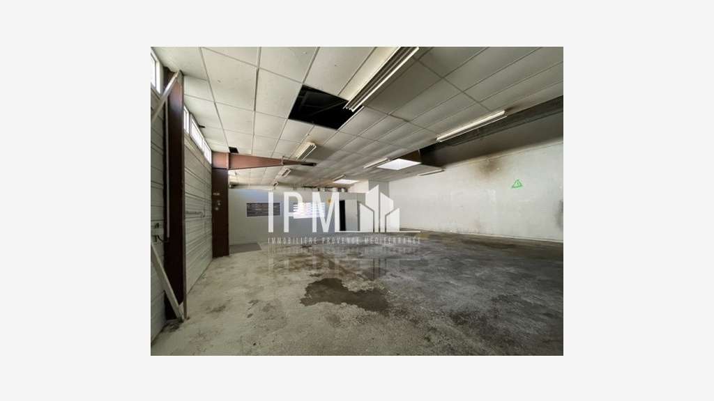 Local d'activités 150m² à louer Marseille 13015