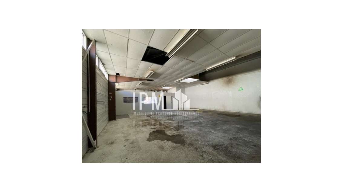 Local d'activités 150m² à louer Marseille 13015