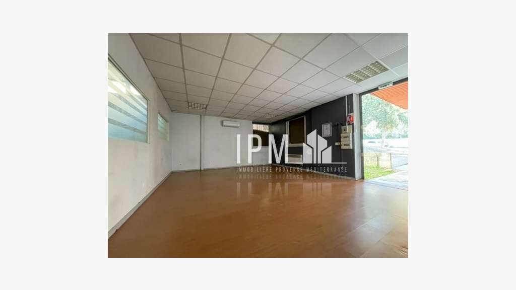 Local d'activités 150m² à louer Marseille 13015