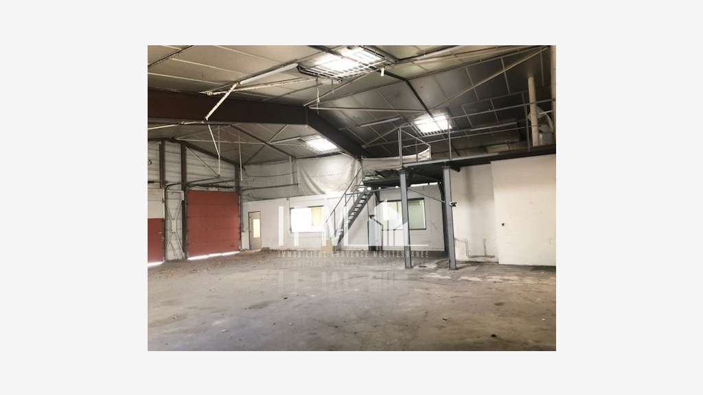 Local d'activités de 300m² à louer 13015 Marseille