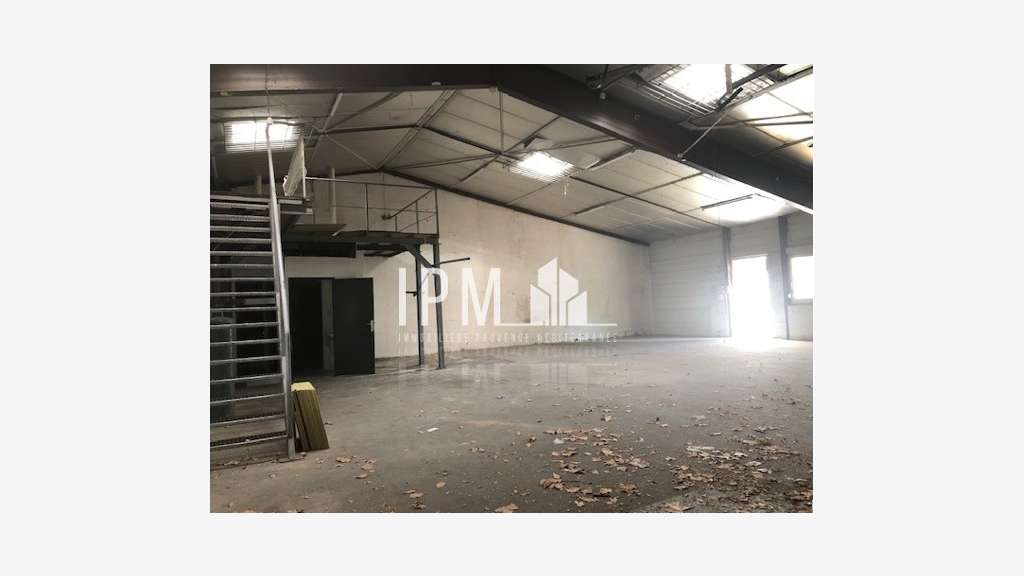 Local d'activités de 300m² à louer 13015 Marseille