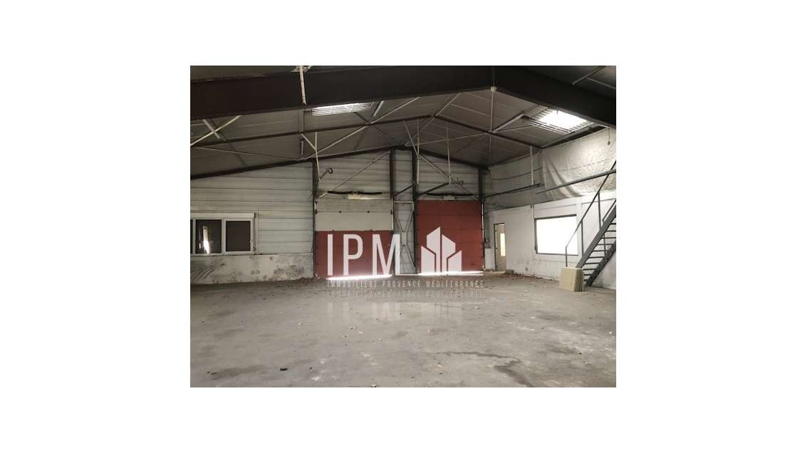 Local d'activités de 300m² à louer 13015 Marseille