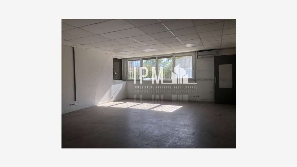 Local d'activités de 300m² à louer 13015 Marseille