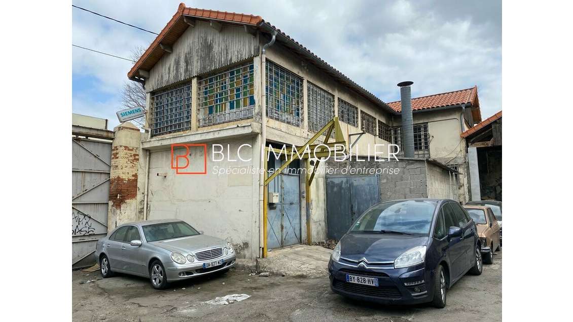 LOCAL 214 m² A LOUER 13015 MARSEILLE