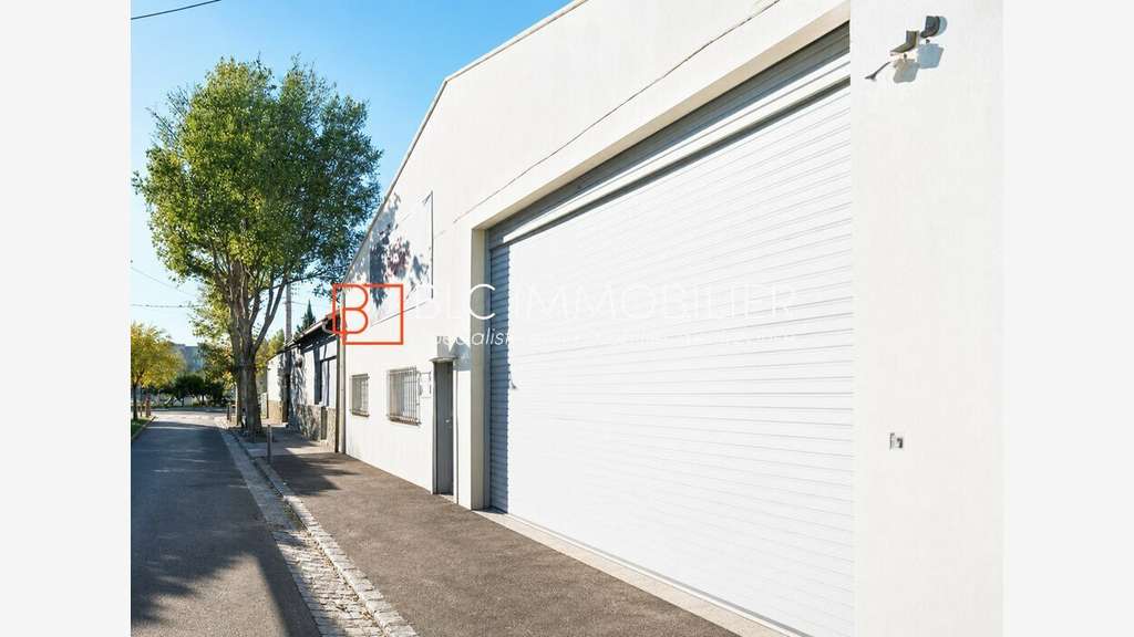 A louer local activité de 386m² à Marseille 13015