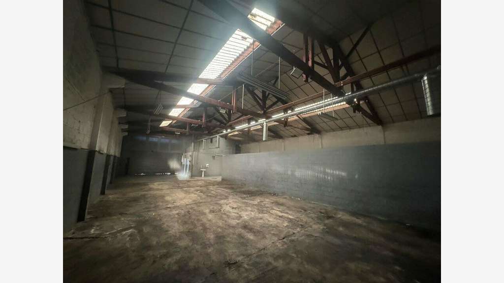 A louer local activité de 386m² à Marseille 13015