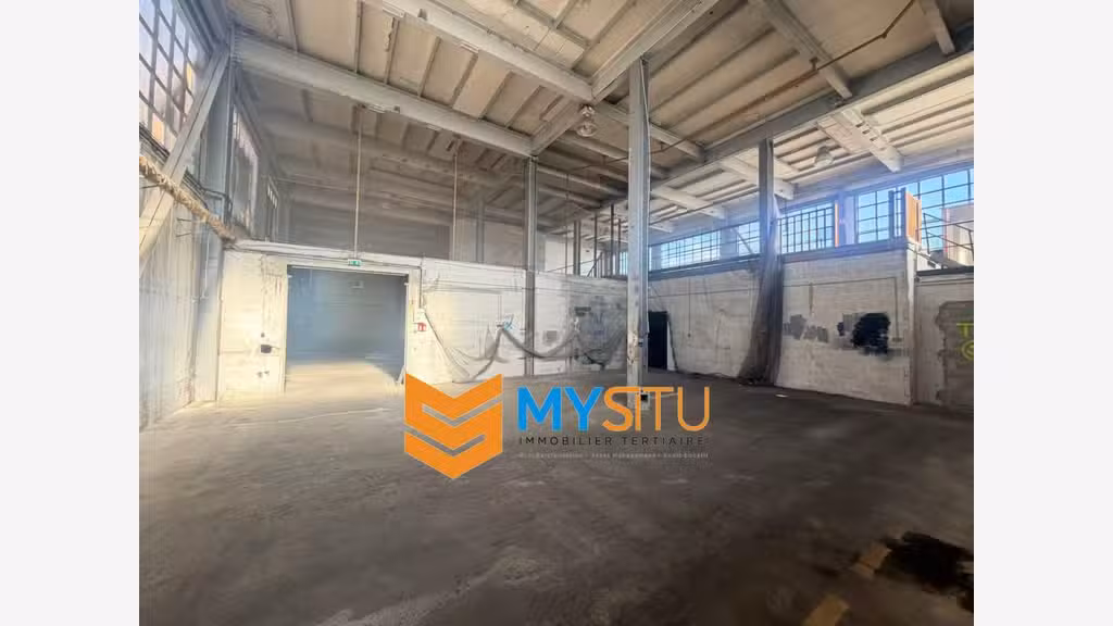 Entrepôt 1030m² avec bureaux à Marseille A7 / A507