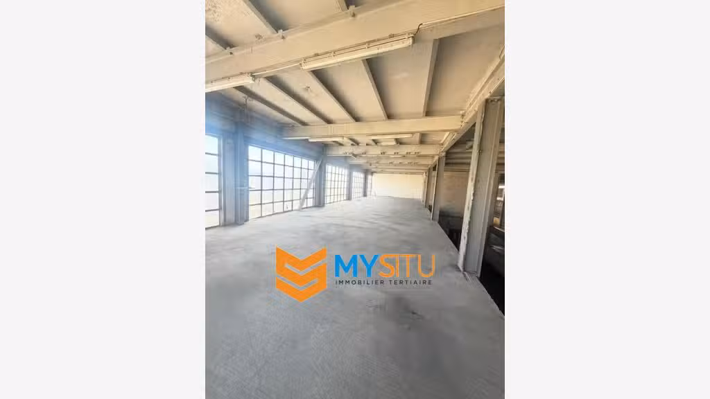 Entrepôt 1030m² avec bureaux à Marseille A7 / A507