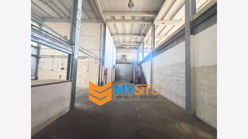 Entrepôt 1030m² avec bureaux à Marseille A7 / A507